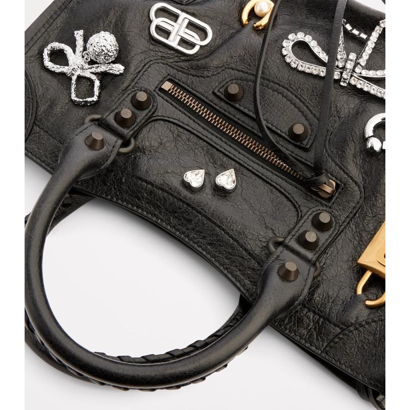 Bolsa Handle Small Lambskin Embellished Le City