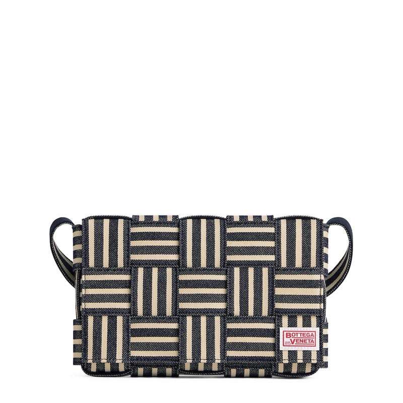 Bolsa Crossbody Medium Denim Cassette - Mercado de Luxo - O Maior E-Commerce de Bens, Produtos e Serviços de Luxo do Brasil.