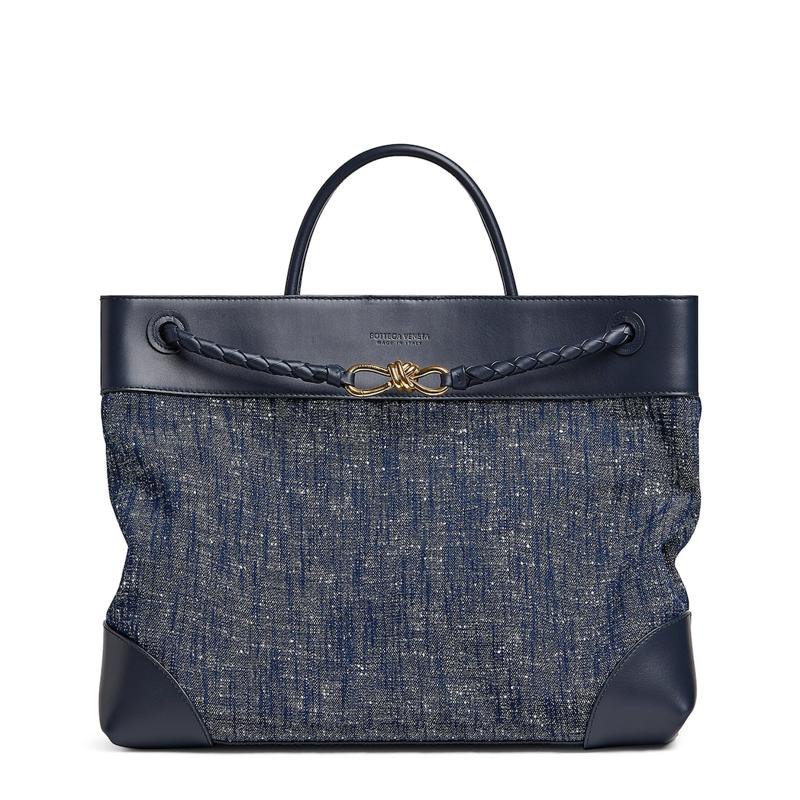Bolsa Handle Large Denim Bouclé Andiamo - Mercado de Luxo - O Maior E-Commerce de Bens, Produtos e Serviços de Luxo do Brasil.