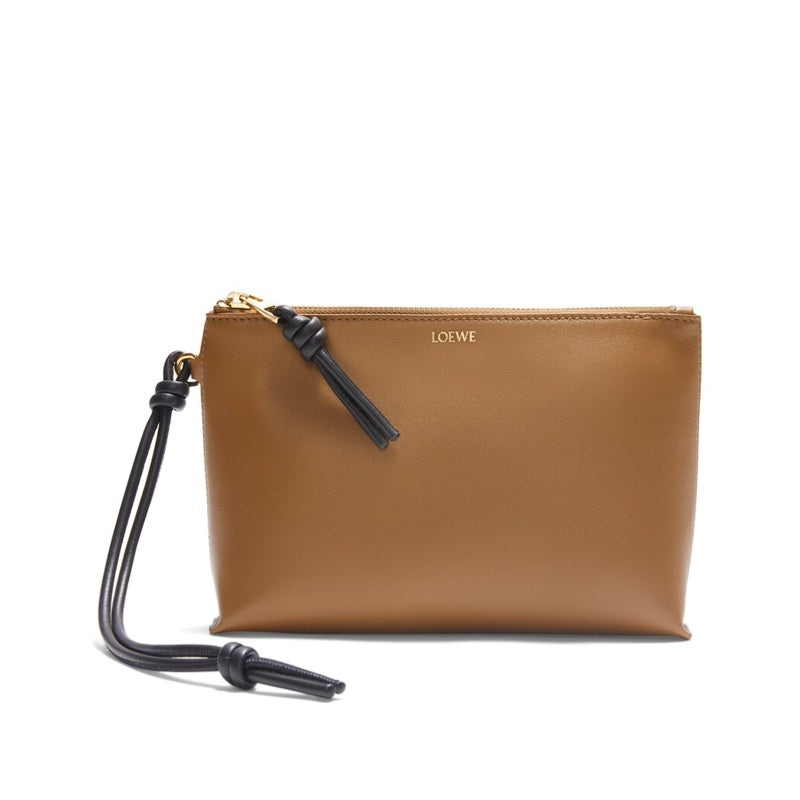 Bolsa Clutch Knot T - Mercado de Luxo - O Maior E-Commerce de Bens, Produtos e Serviços de Luxo do Brasil.