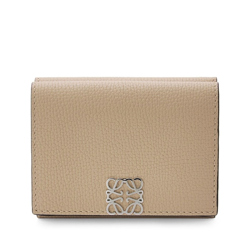 Bolsa Wallet Anagram Trifold - Mercado de Luxo - O Maior E-Commerce de Bens, Produtos e Serviços de Luxo do Brasil.