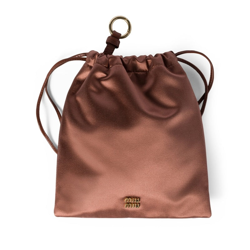 Bolsa Clutch Satin Drawstring - Mercado de Luxo - O Maior E-Commerce de Bens, Produtos e Serviços de Luxo do Brasil.