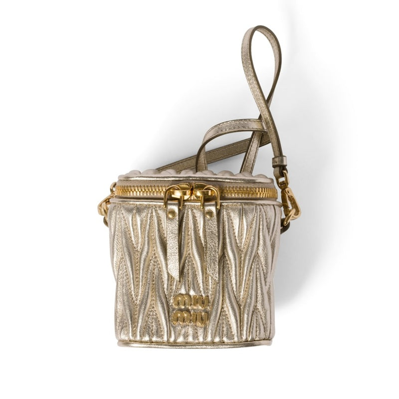 Bolsa Crossbody Micro Matelassé - Mercado de Luxo - O Maior E-Commerce de Bens, Produtos e Serviços de Luxo do Brasil.