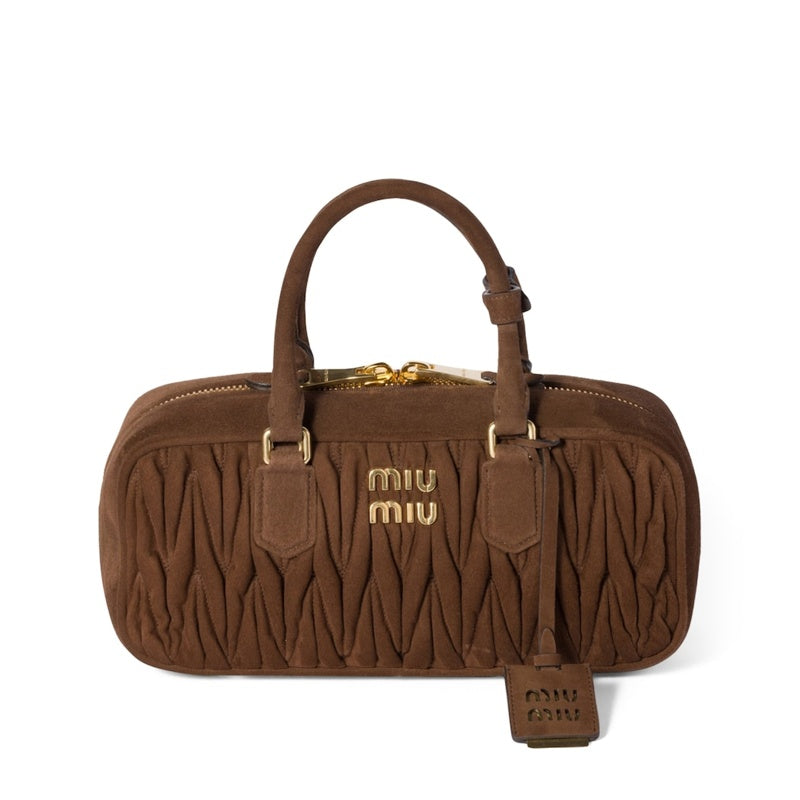 Bolsa Handle Matelassé Suede Arcadie - Mercado de Luxo - O Maior E-Commerce de Bens, Produtos e Serviços de Luxo do Brasil.