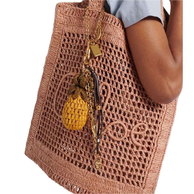 Charms e Acessórios Pingente de bolsa com acabamento em ráfia