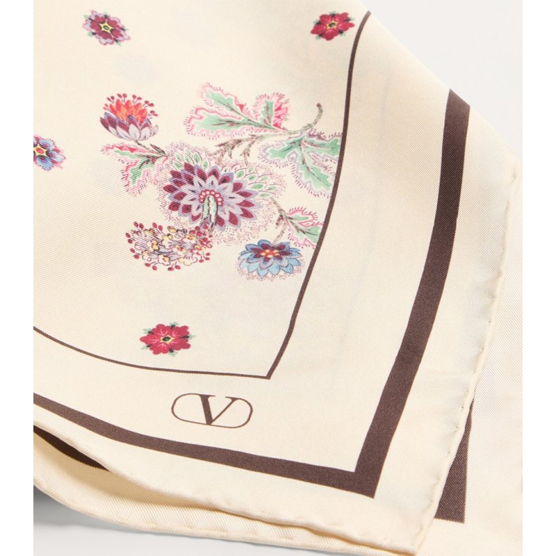 Bandana de seda estampada - Mercado de Luxo - O Maior E-Commerce de Bens, Produtos e Serviços de Luxo do Brasil.