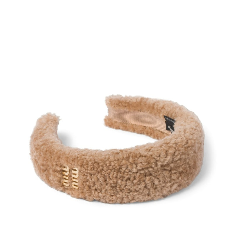 Faixa de cabeça com logotipo de pele de carneiro - Mercado de Luxo - O Maior E-Commerce de Bens, Produtos e Serviços de Luxo do Brasil.