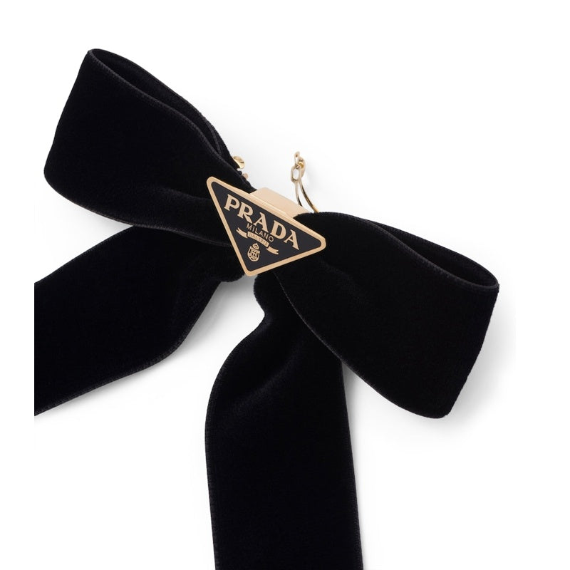Presilha de cabelo com laço de veludo - Mercado de Luxo - O Maior E-Commerce de Bens, Produtos e Serviços de Luxo do Brasil.