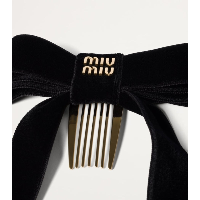 Presilha de cabelo de veludo - Mercado de Luxo - O Maior E-Commerce de Bens, Produtos e Serviços de Luxo do Brasil.