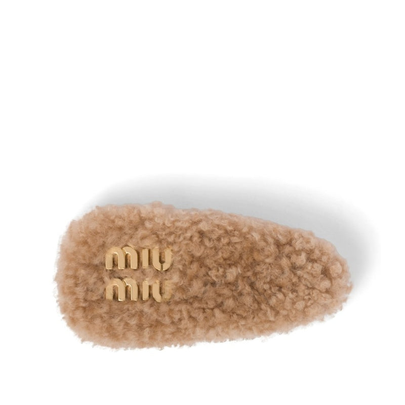 Presilha de cabelo com logotipo de pele de carneiro - Mercado de Luxo - O Maior E-Commerce de Bens, Produtos e Serviços de Luxo do Brasil.