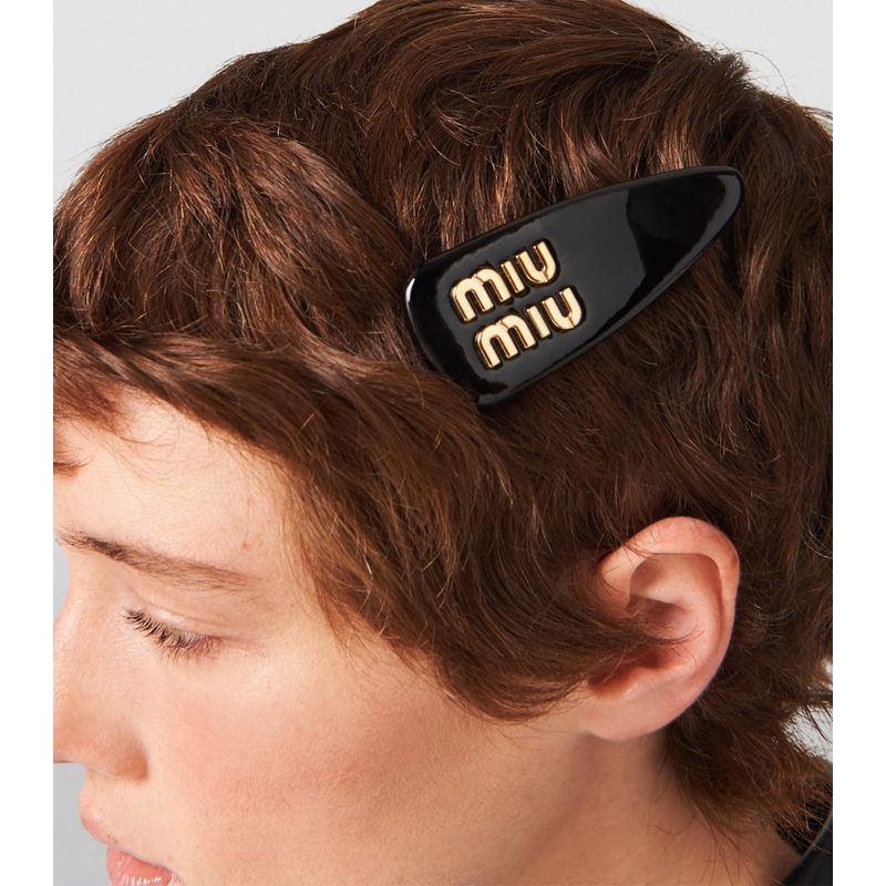 Presilha de cabelo com logotipo de couro - Mercado de Luxo - O Maior E-Commerce de Bens, Produtos e Serviços de Luxo do Brasil.