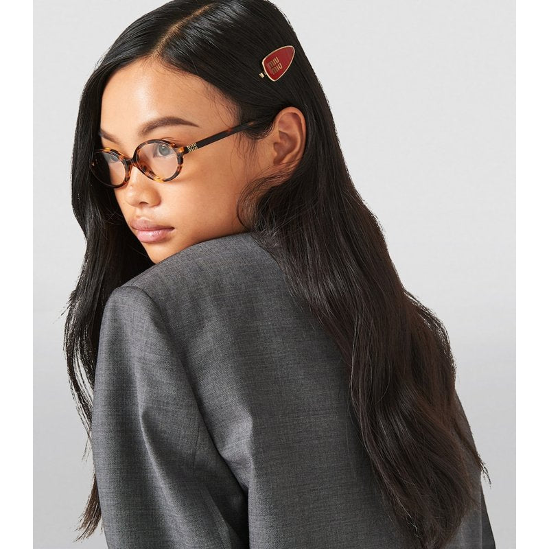 Grampo de cabelo com logotipo esmaltado - Mercado de Luxo - O Maior E-Commerce de Bens, Produtos e Serviços de Luxo do Brasil.