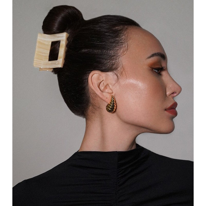 Grampo de cabelo grande The Essential - Mercado de Luxo - O Maior E-Commerce de Bens, Produtos e Serviços de Luxo do Brasil.