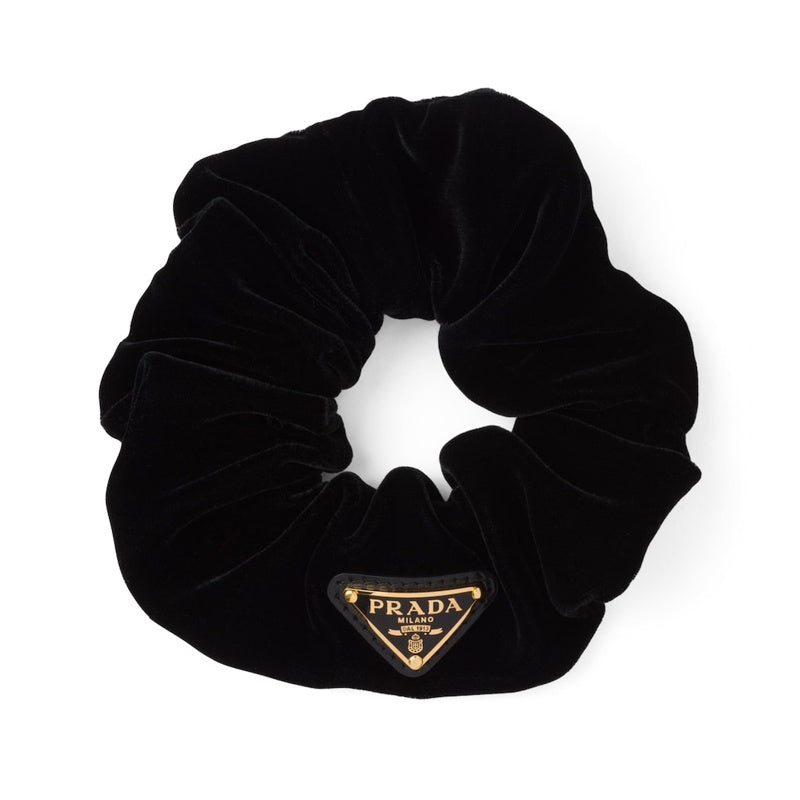 Scrunchie com logotipo de algodão e veludo - Mercado de Luxo - O Maior E-Commerce de Bens, Produtos e Serviços de Luxo do Brasil.