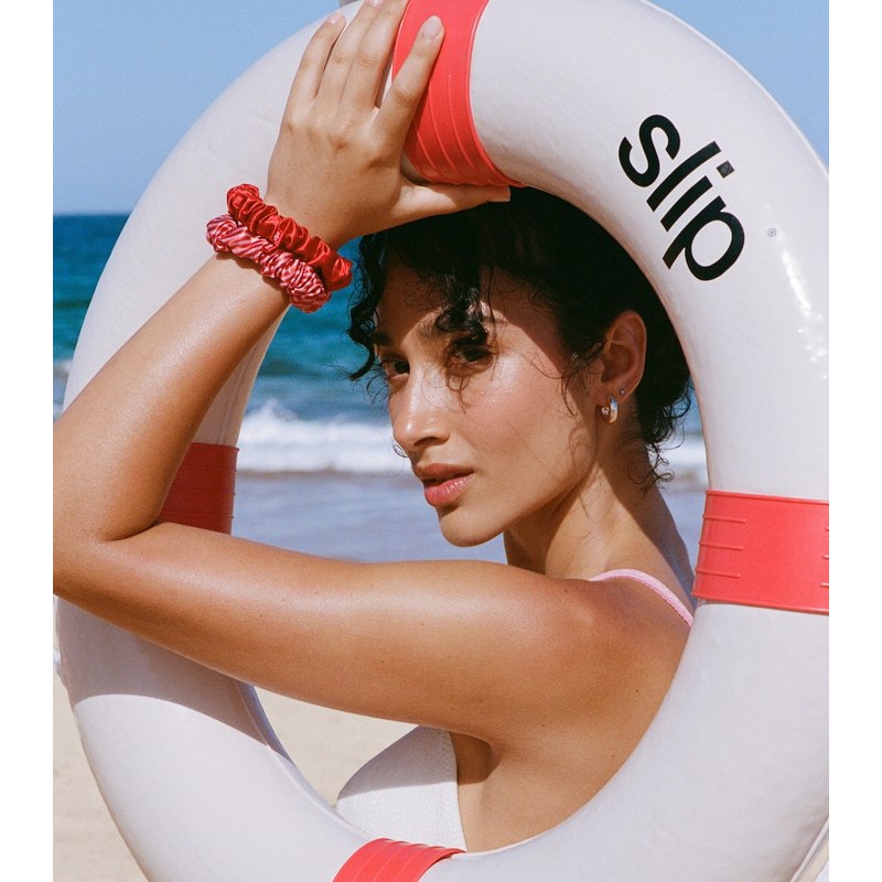 Scrunchies com nó brilhante e pingente perolado conjunto 2 unid - Mercado de Luxo - O Maior E-Commerce de Bens, Produtos e Serviços de Luxo do Brasil.