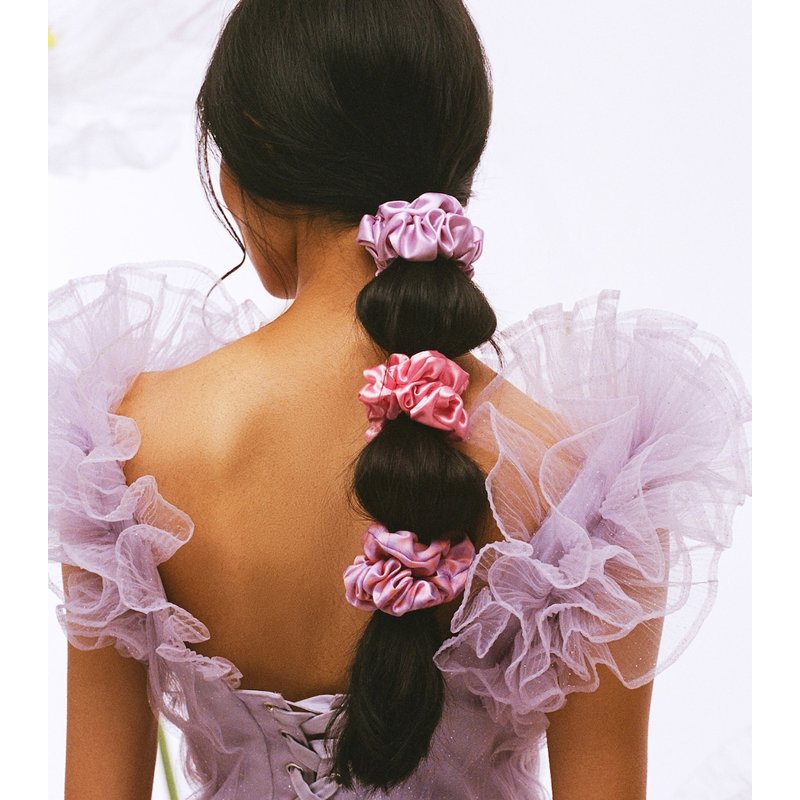 Elásticos de cabelo grandes de seda Mulberry conjunto com 3 unid - Mercado de Luxo - O Maior E-Commerce de Bens, Produtos e Serviços de Luxo do Brasil.