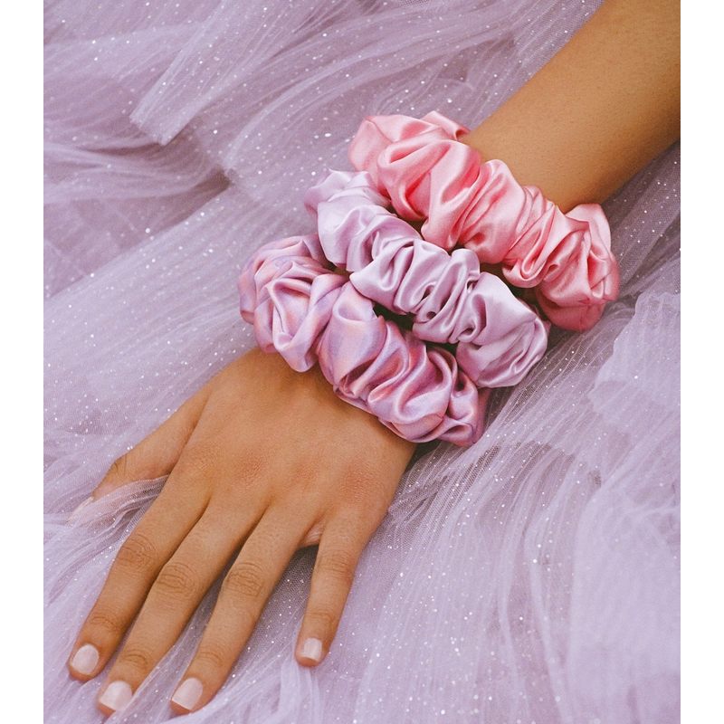Elásticos de cabelo grandes de seda Mulberry conjunto com 3 unid - Mercado de Luxo - O Maior E-Commerce de Bens, Produtos e Serviços de Luxo do Brasil.