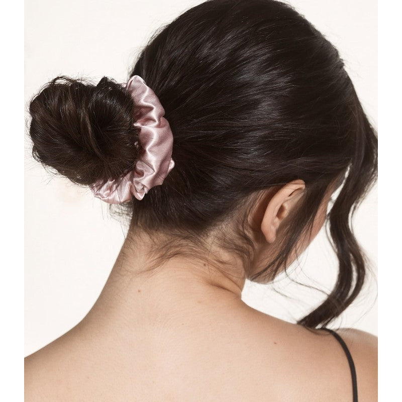 Scrunchies com nó brilhante e pingente perolado conjunto 2 unid - Mercado de Luxo - O Maior E-Commerce de Bens, Produtos e Serviços de Luxo do Brasil.