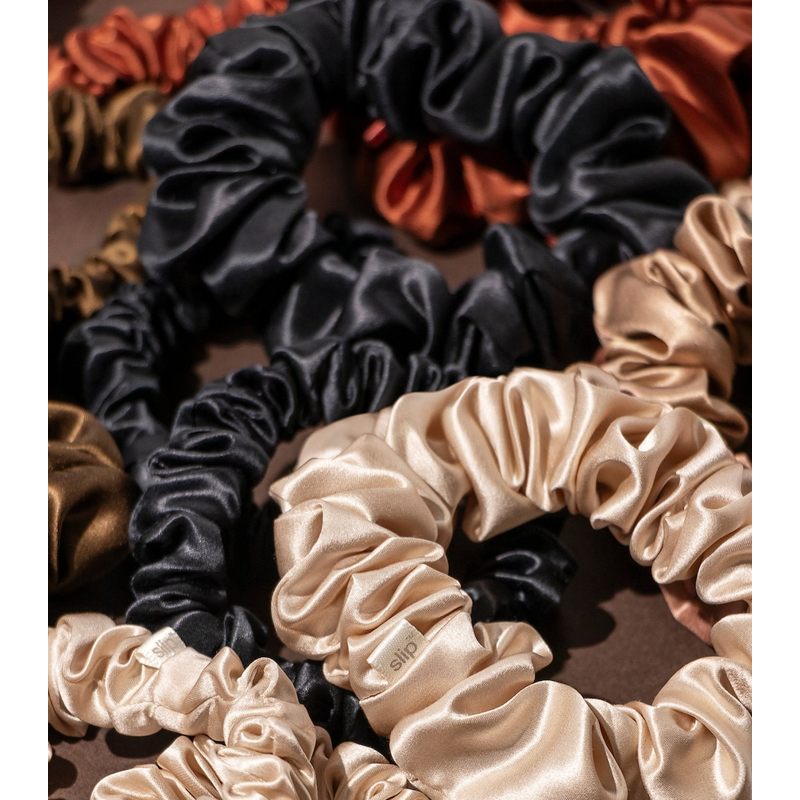 Scrunchies com nó brilhante e pingente perolado conjunto 2 unid - Mercado de Luxo - O Maior E-Commerce de Bens, Produtos e Serviços de Luxo do Brasil.