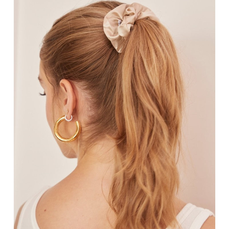 Scrunchie grande The Hya conjunto com 3 unid - Mercado de Luxo - O Maior E-Commerce de Bens, Produtos e Serviços de Luxo do Brasil.
