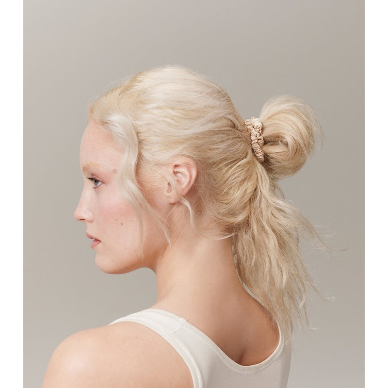 Scrunchies com nó brilhante e pingente perolado conjunto 2 unid - Mercado de Luxo - O Maior E-Commerce de Bens, Produtos e Serviços de Luxo do Brasil.