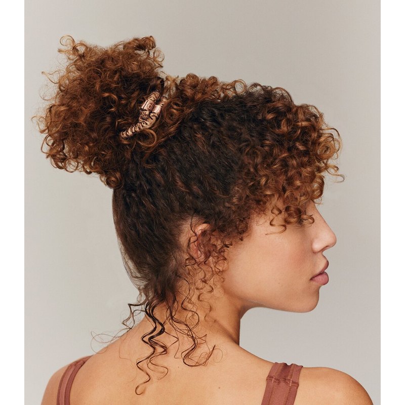 Scrunchies com nó brilhante e pingente perolado conjunto 2 unid - Mercado de Luxo - O Maior E-Commerce de Bens, Produtos e Serviços de Luxo do Brasil.