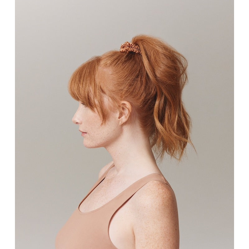 Scrunchies com nó brilhante e pingente perolado conjunto 2 unid - Mercado de Luxo - O Maior E-Commerce de Bens, Produtos e Serviços de Luxo do Brasil.