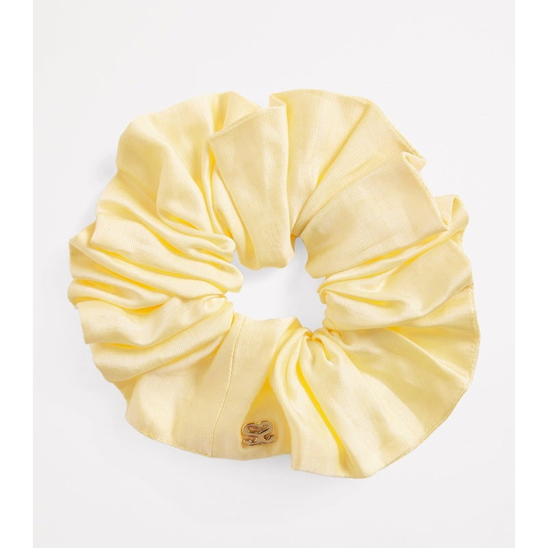 Scrunchie de cetim - Mercado de Luxo - O Maior E-Commerce de Bens, Produtos e Serviços de Luxo do Brasil.