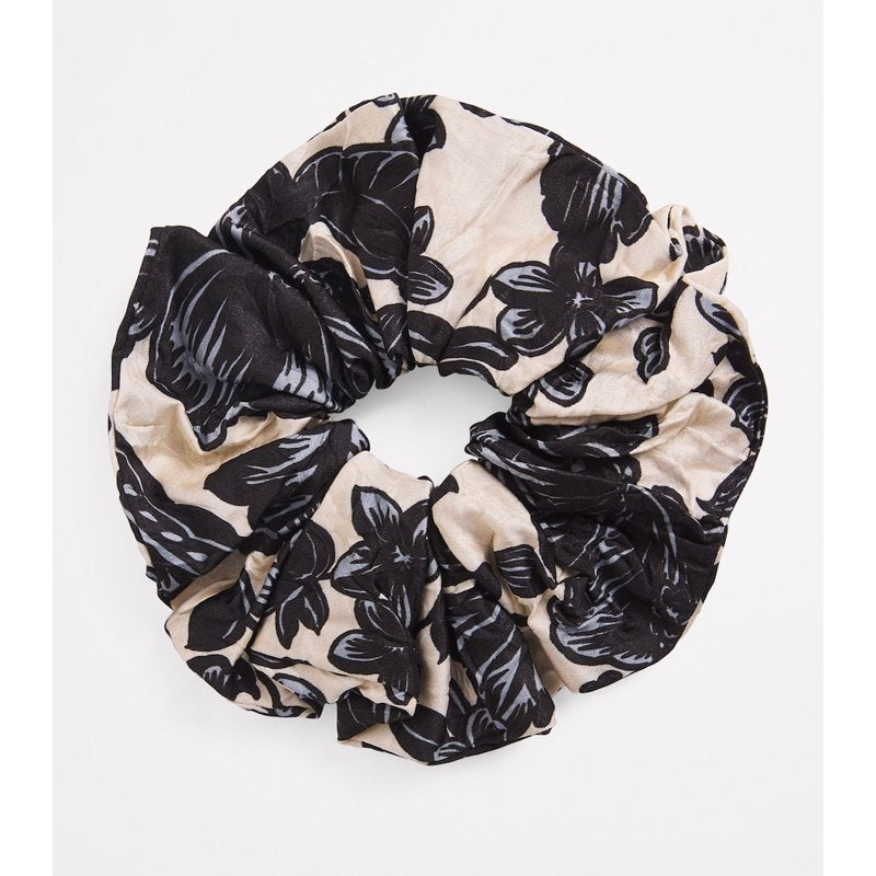 Scrunchie com estampa de bandana - Mercado de Luxo - O Maior E-Commerce de Bens, Produtos e Serviços de Luxo do Brasil.