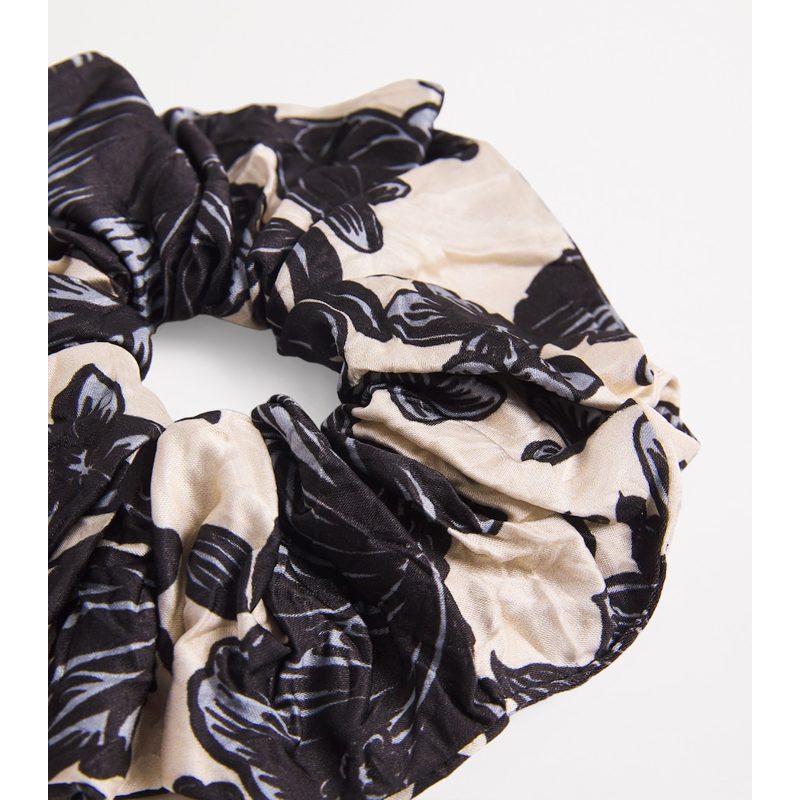 Scrunchie com estampa de bandana - Mercado de Luxo - O Maior E-Commerce de Bens, Produtos e Serviços de Luxo do Brasil.
