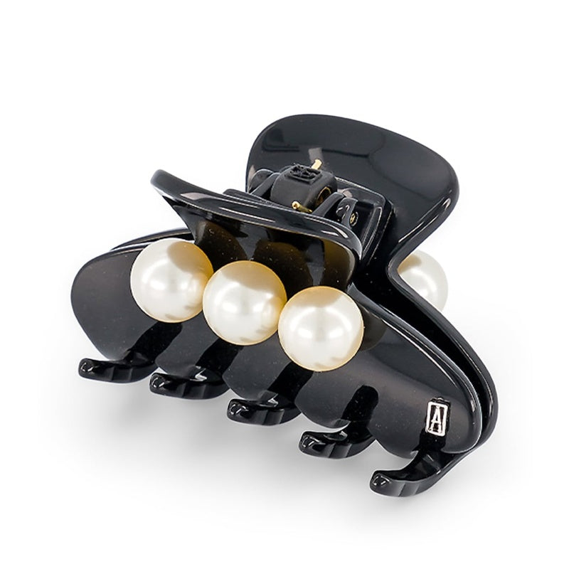 Presilha de Cabelo grande com detalhe de pérola e Garra - Mercado de Luxo - O Maior E-Commerce de Bens, Produtos e Serviços de Luxo do Brasil.