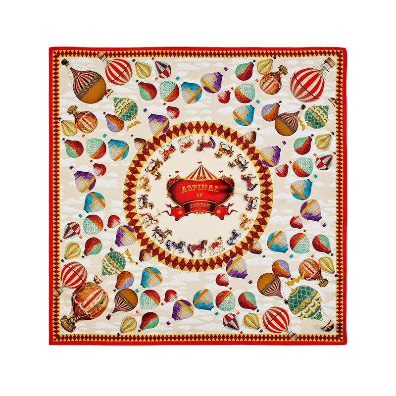 Cachecol de seda com estampa de balão de ar quente - Mercado de Luxo - O Maior E-Commerce de Bens, Produtos e Serviços de Luxo do Brasil.