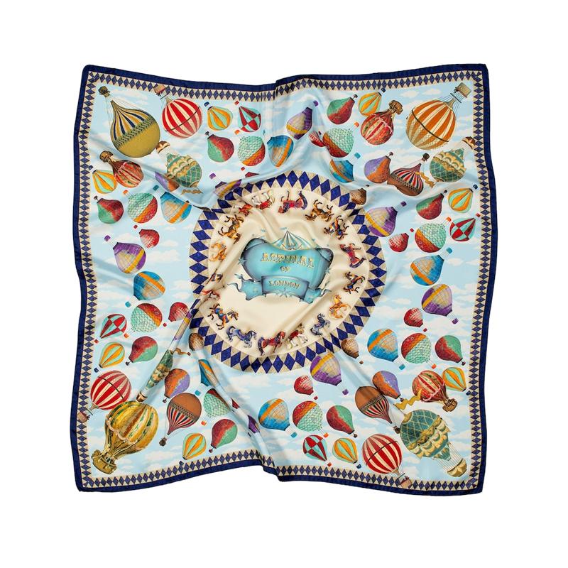Cachecol de seda com estampa de balão de ar quente - Mercado de Luxo - O Maior E-Commerce de Bens, Produtos e Serviços de Luxo do Brasil.