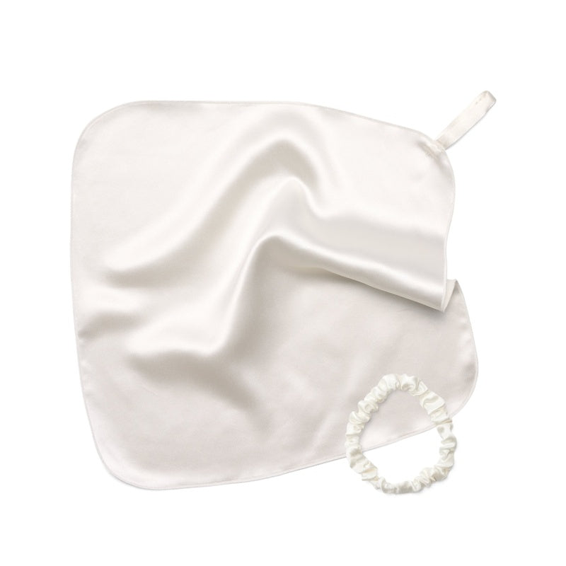 Pacote de lenço de seda para rosto e elástico de Cabelo - Mercado de Luxo - O Maior E-Commerce de Bens, Produtos e Serviços de Luxo do Brasil.