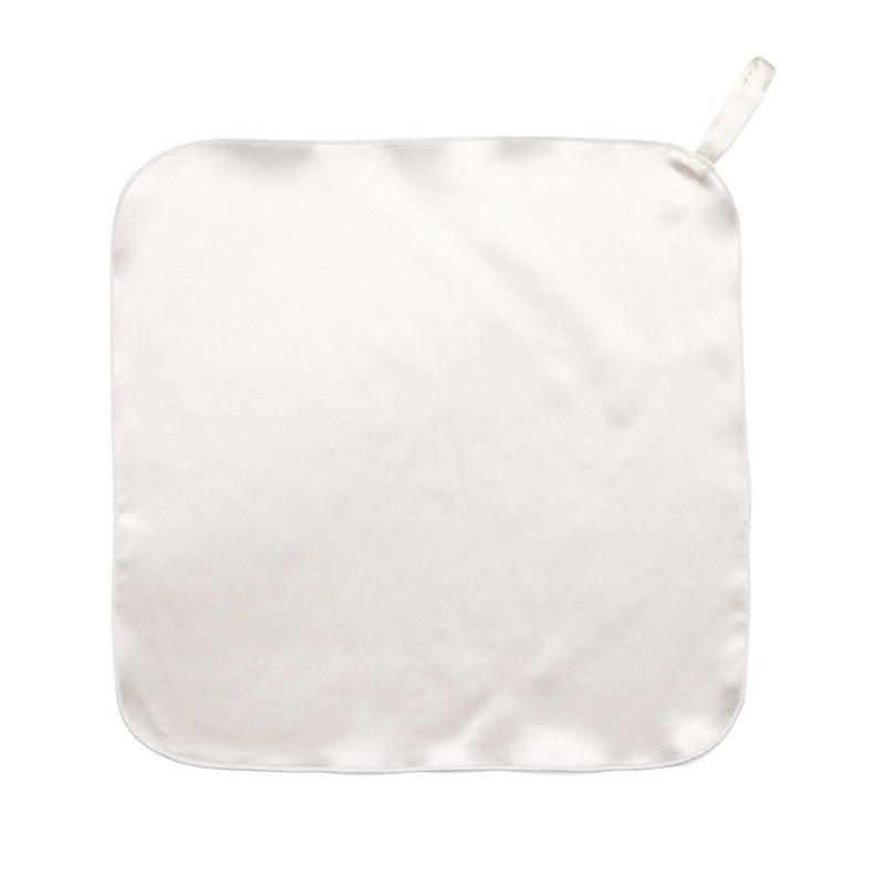 Pacote de lenço de seda para rosto e elástico de Cabelo - Mercado de Luxo - O Maior E-Commerce de Bens, Produtos e Serviços de Luxo do Brasil.