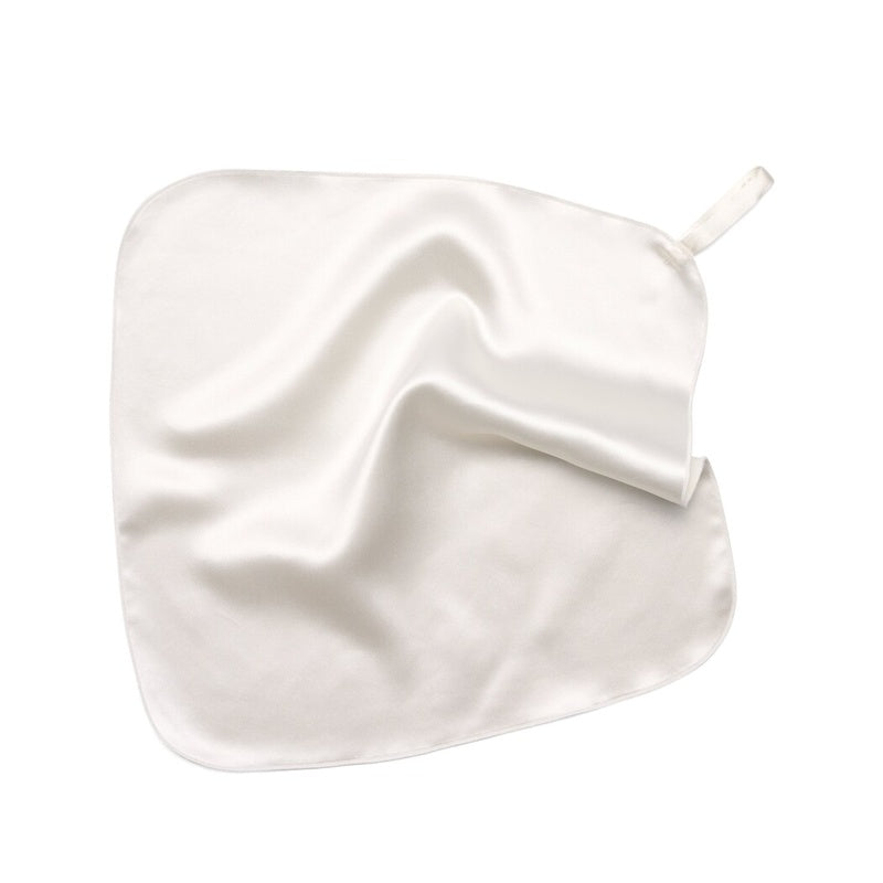 Pacote de lenço de seda para rosto e elástico de Cabelo - Mercado de Luxo - O Maior E-Commerce de Bens, Produtos e Serviços de Luxo do Brasil.