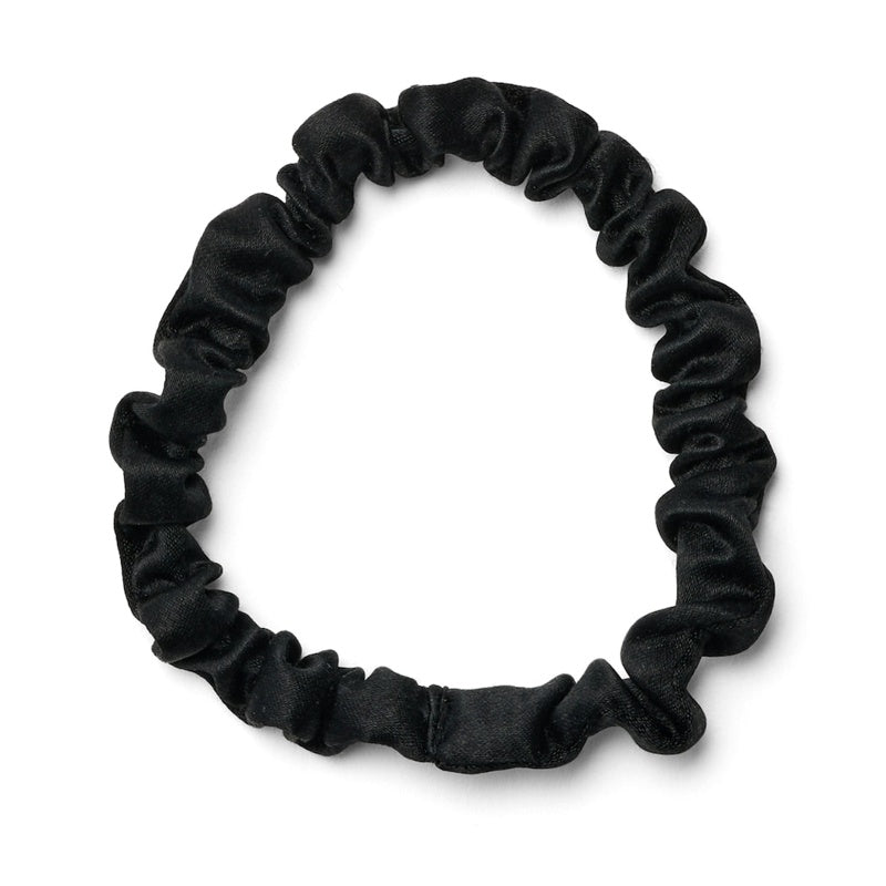 Pacote de lenço de seda para rosto e elástico de Cabelo - Mercado de Luxo - O Maior E-Commerce de Bens, Produtos e Serviços de Luxo do Brasil.