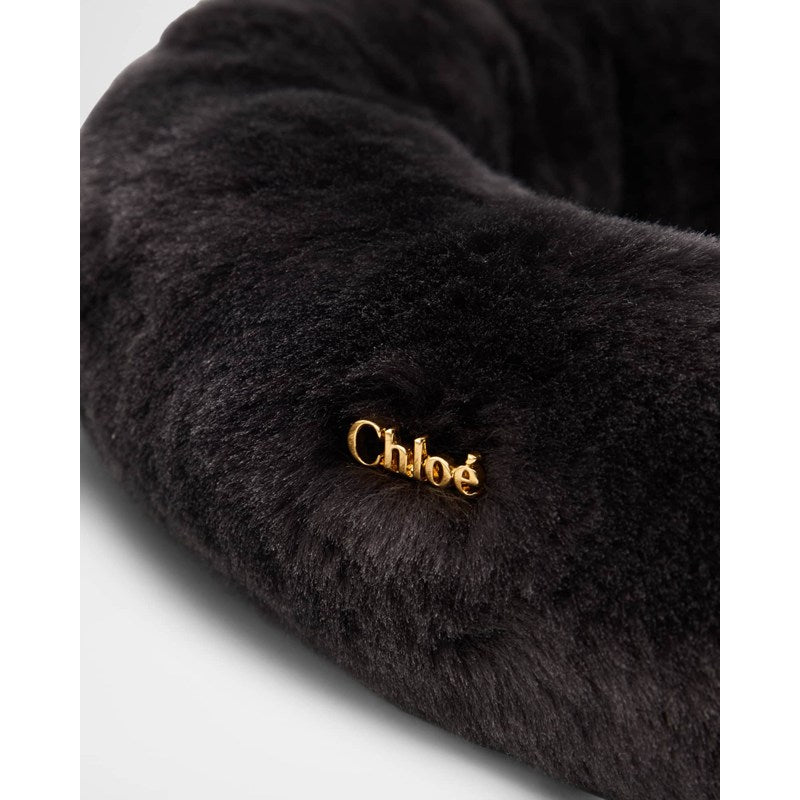 Faixa de cabeça de pele de carneiro com ferragens para logotipo - Mercado de Luxo - O Maior E-Commerce de Bens, Produtos e Serviços de Luxo do Brasil.