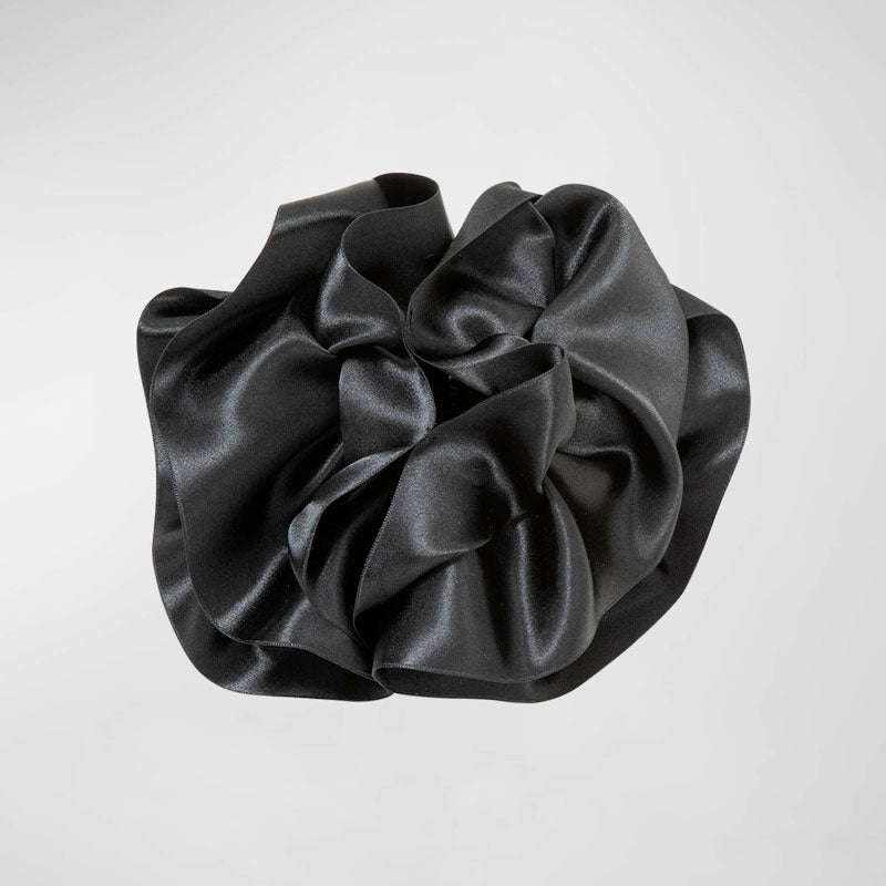 Presilha de queixo com babados de cetim - Mercado de Luxo - O Maior E-Commerce de Bens, Produtos e Serviços de Luxo do Brasil.