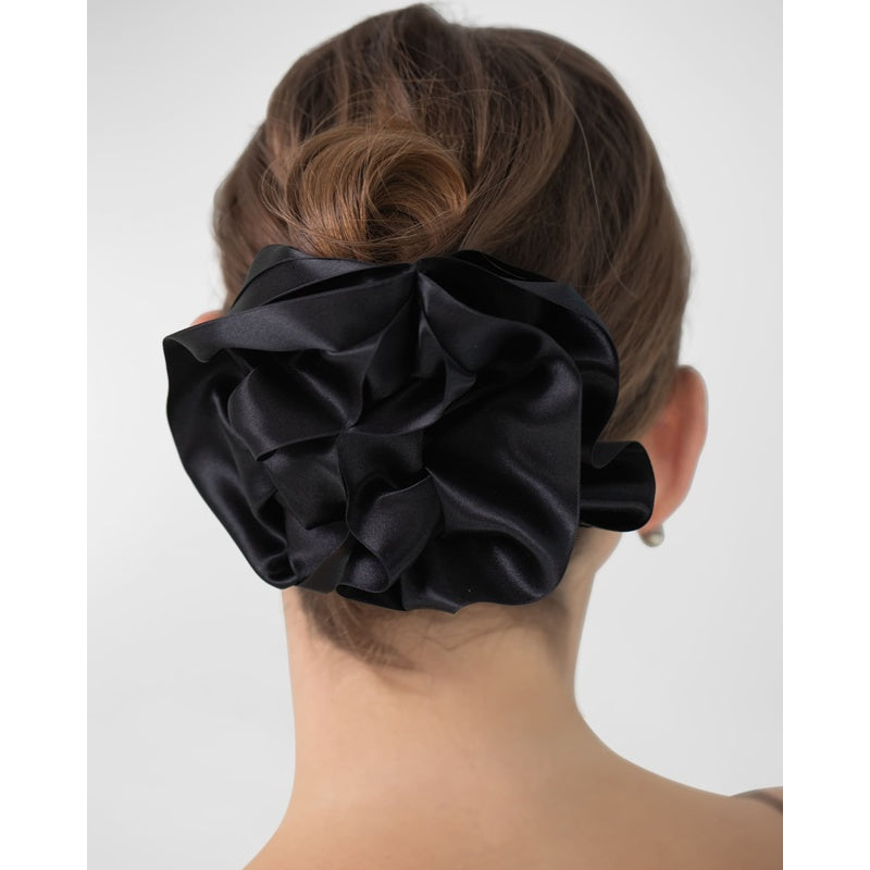 Presilha de queixo com babados de cetim - Mercado de Luxo - O Maior E-Commerce de Bens, Produtos e Serviços de Luxo do Brasil.