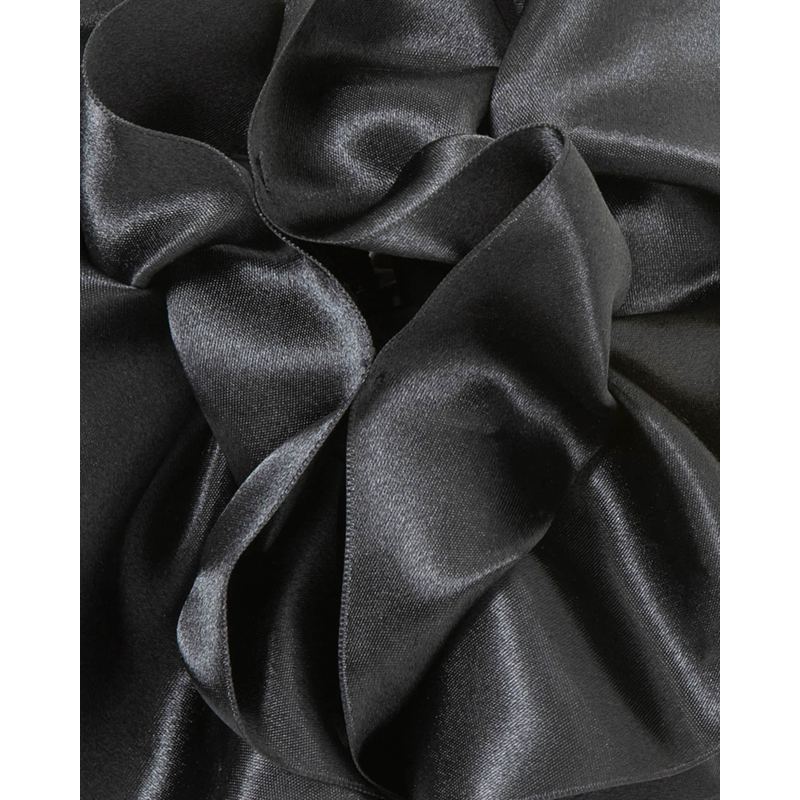 Presilha de queixo com babados de cetim - Mercado de Luxo - O Maior E-Commerce de Bens, Produtos e Serviços de Luxo do Brasil.