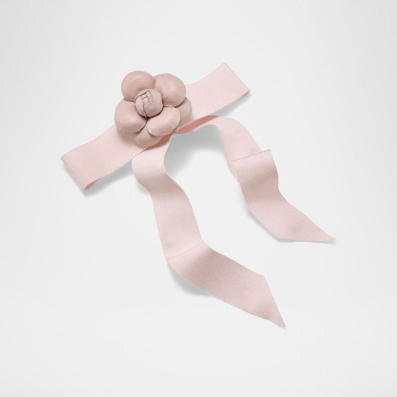 Laço pequeno com roseta Jenna Grossgrain - Mercado de Luxo - O Maior E-Commerce de Bens, Produtos e Serviços de Luxo do Brasil.