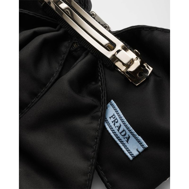 Laço de Cabelo triangular Re-Nylon - Mercado de Luxo - O Maior E-Commerce de Bens, Produtos e Serviços de Luxo do Brasil.