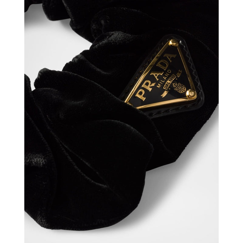 Scrunchie Triângulo de Veludo - Mercado de Luxo - O Maior E-Commerce de Bens, Produtos e Serviços de Luxo do Brasil.