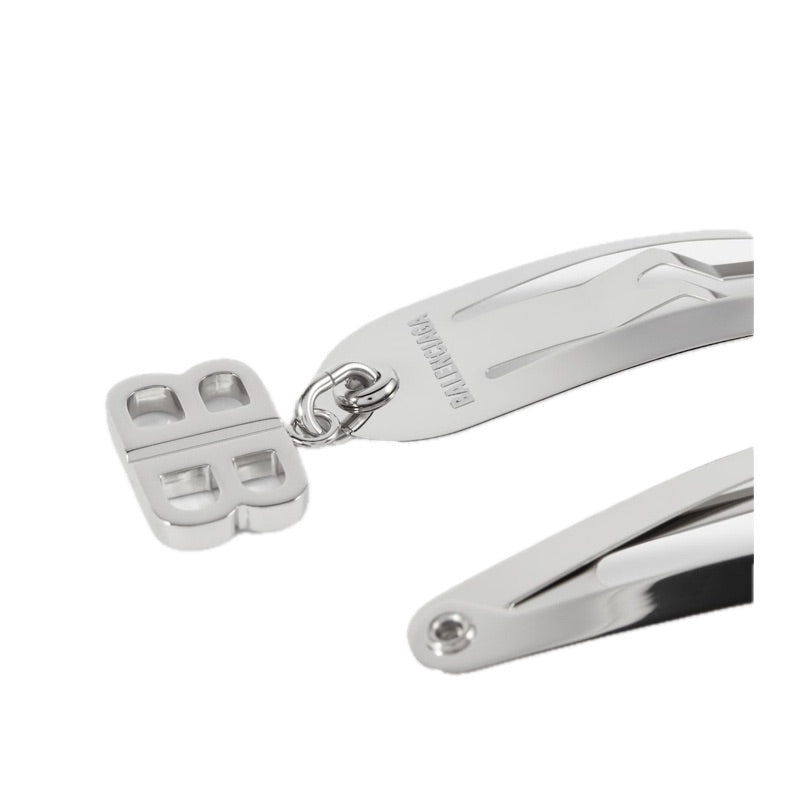 Conjunto XXL enfeitado com 2 grampos de Cabelo - Mercado de Luxo - O Maior E-Commerce de Bens, Produtos e Serviços de Luxo do Brasil.