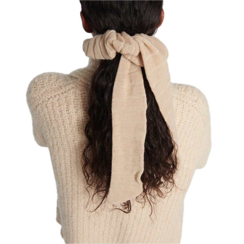 Scrunchie de cashmere envolvente - Mercado de Luxo - O Maior E-Commerce de Bens, Produtos e Serviços de Luxo do Brasil.