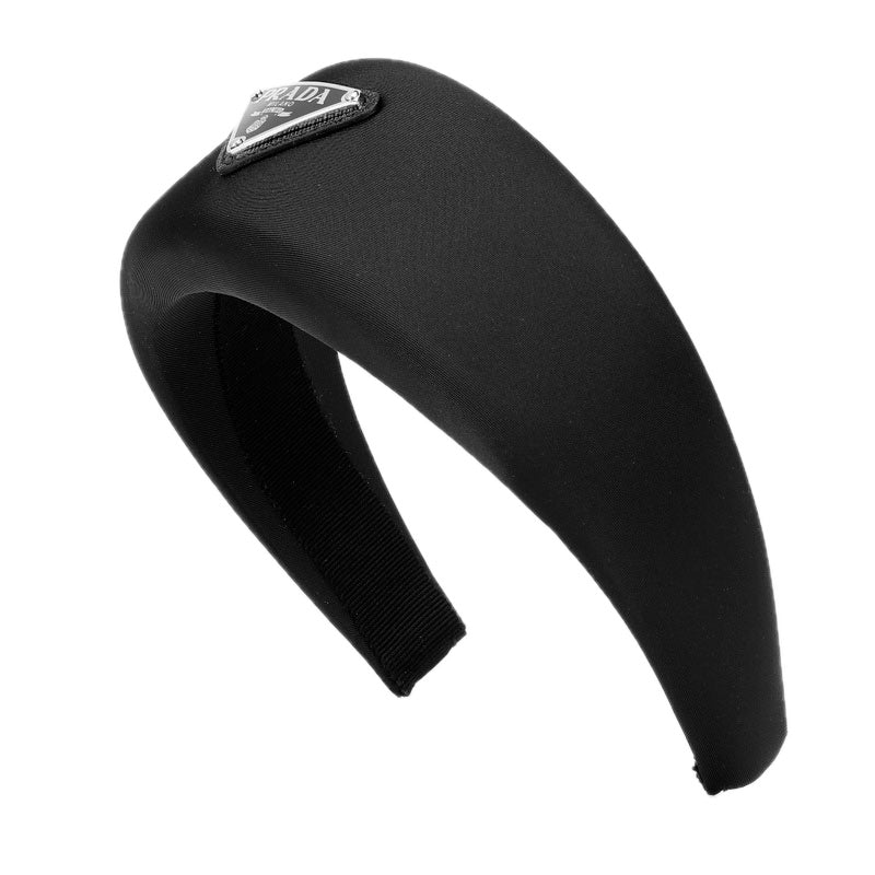 Faixa de Cabeça de cetim com logotipo - Mercado de Luxo - O Maior E-Commerce de Bens, Produtos e Serviços de Luxo do Brasil.