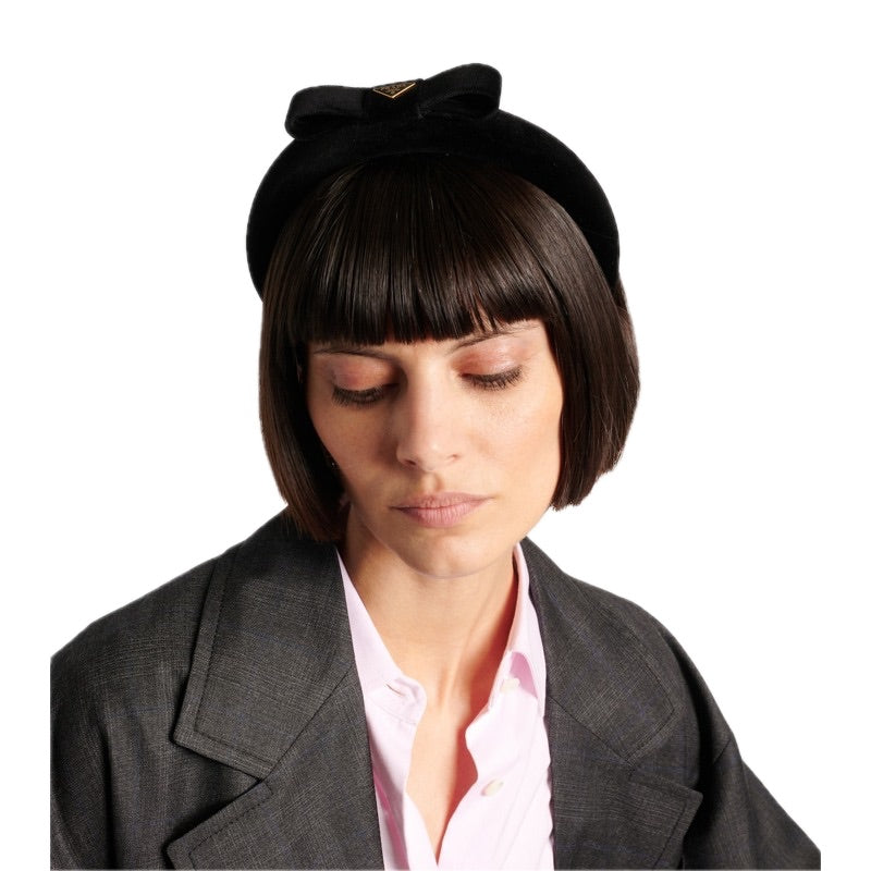 Faixa de Cabeça de veludo com logotipo - Mercado de Luxo - O Maior E-Commerce de Bens, Produtos e Serviços de Luxo do Brasil.