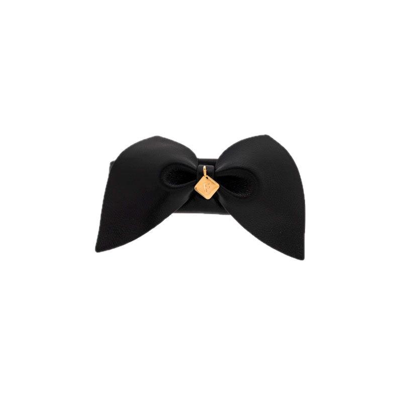 Grampo de Cabelo de couro - Mercado de Luxo - O Maior E-Commerce de Bens, Produtos e Serviços de Luxo do Brasil.