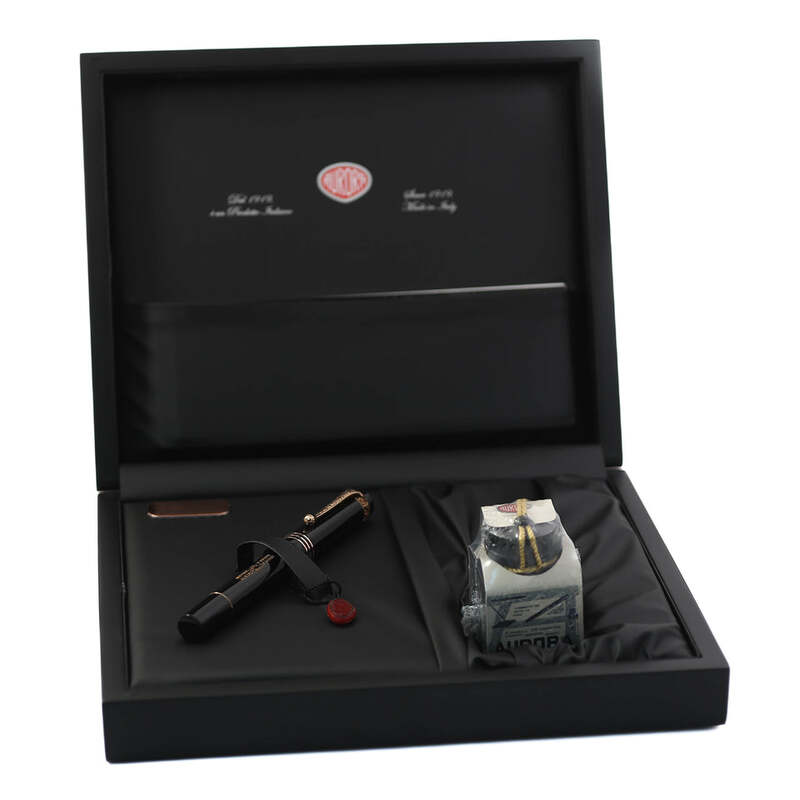Caneta Tinteiro Internazionale Ouro 18k - Mercado de Luxo - O Maior E-Commerce de Bens, Produtos e Serviços de Luxo do Brasil.